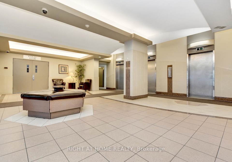 900-dynes-road-mooneysbaycarletonheightsanarea-ottawa-ontario-x12245040
