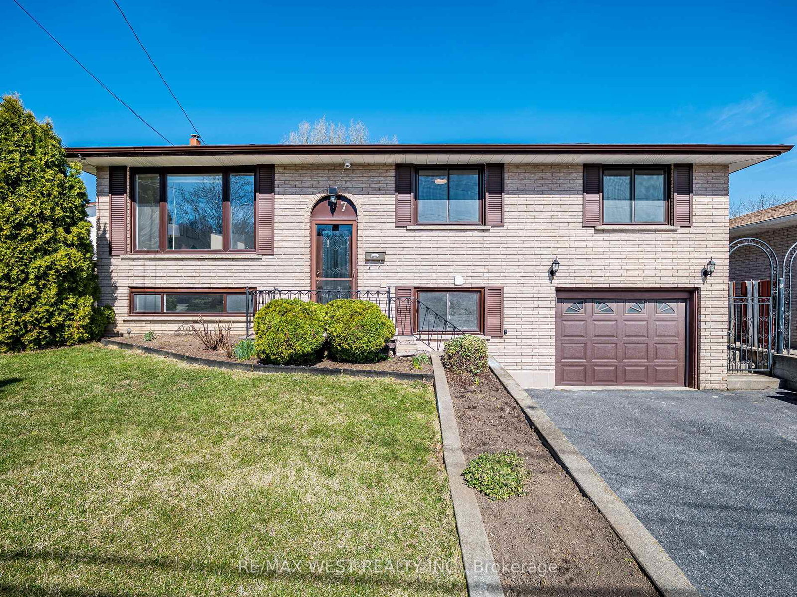 7-capilano-drive-hamilton-ontario-x12245068