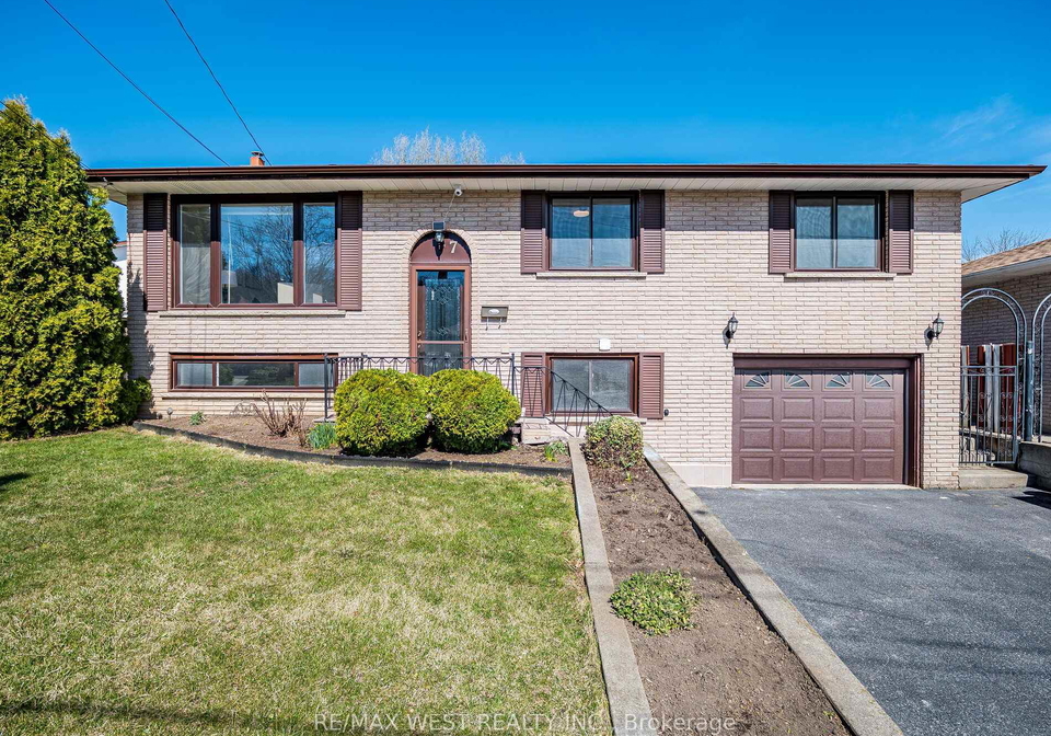 7-capilano-drive-hamilton-ontario-x12245068