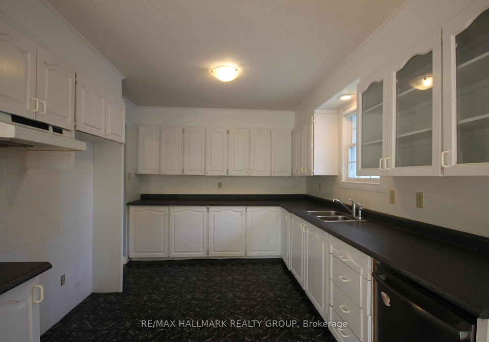 445-victoria-street-north-dundas-ontario-x12246220