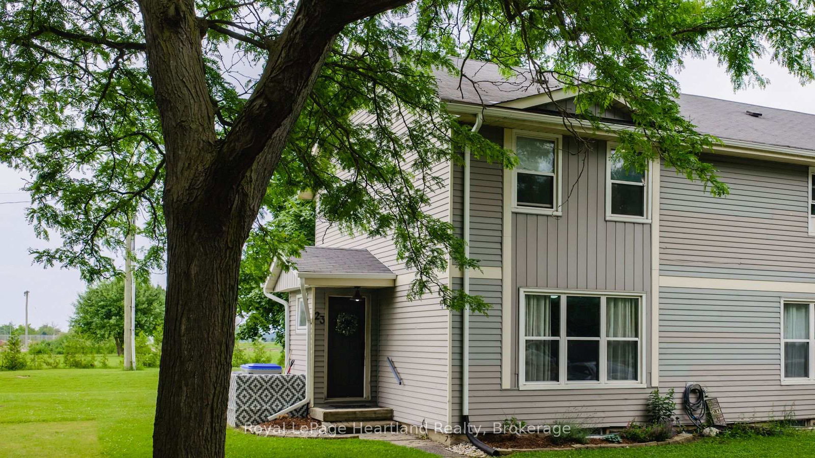 st-charles-square-huron-east-ontario-x12246225