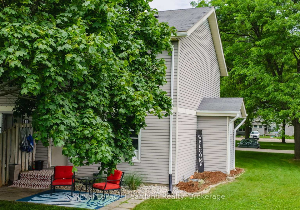 st-charles-square-huron-east-ontario-x12246225