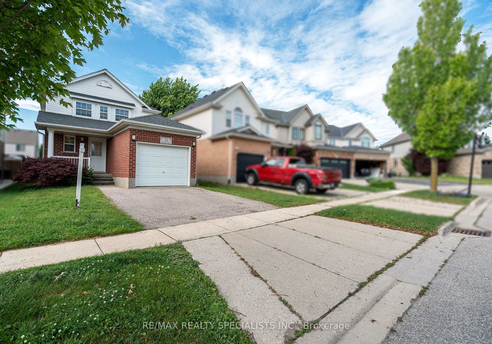 32-amanda-walk-cambridge-ontario-x12246286