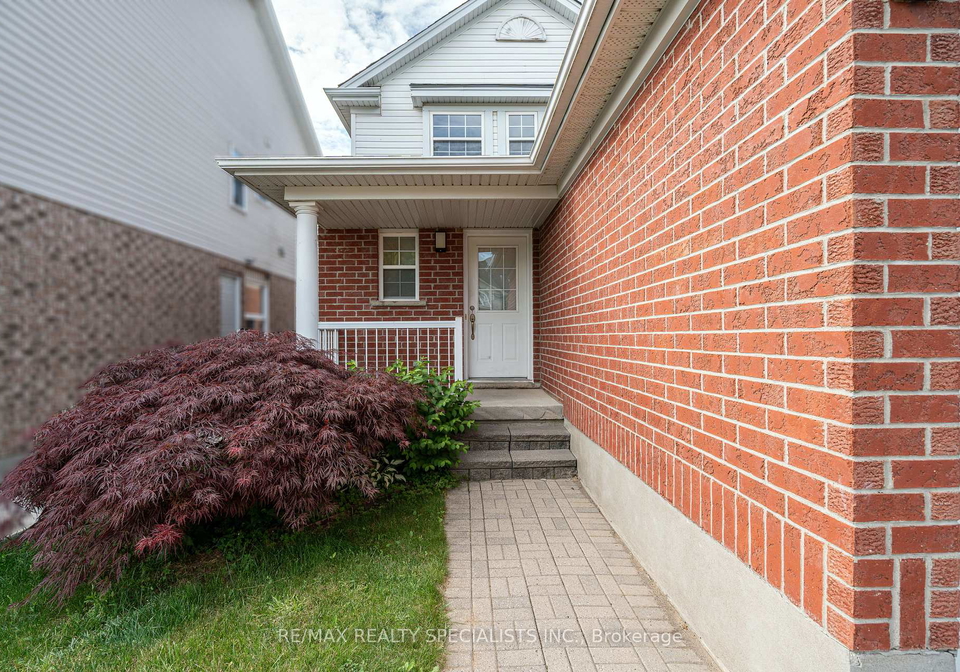 32-amanda-walk-cambridge-ontario-x12246286