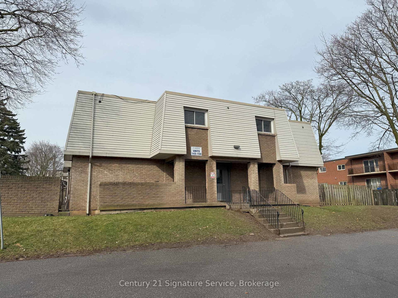 17-old-pine-trail-e-st-catharines-ontario-x12246619