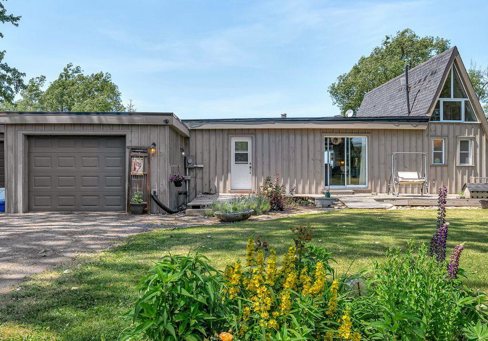 124-onderdonk-lane-prince-edward-county-ontario-x12247434