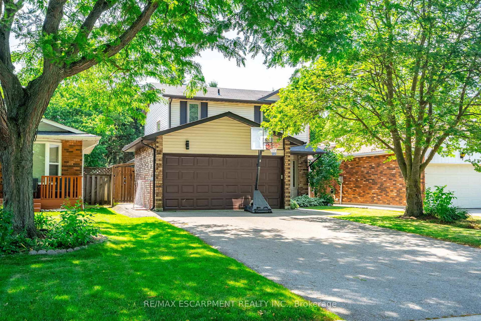 12-bloomsbury-court-hamilton-ontario-x12247517
