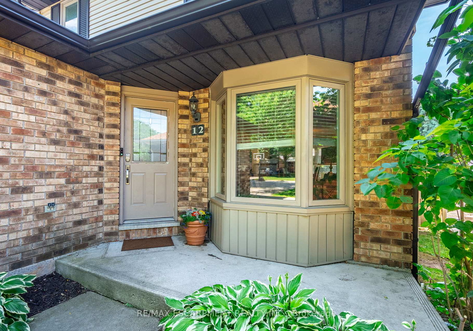 12-bloomsbury-court-hamilton-ontario-x12247517