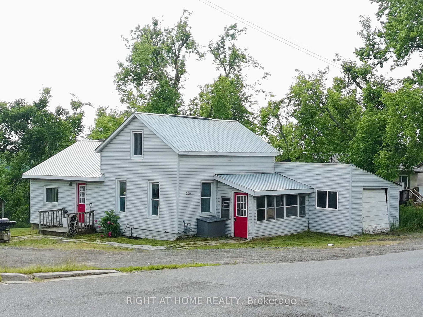 20-street-kawartha-lakes-ontario-x12248872