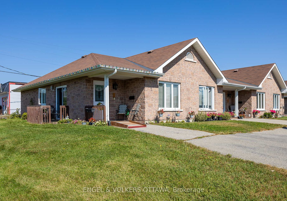 46a-fifth-street-e-south-dundas-ontario-x12249186