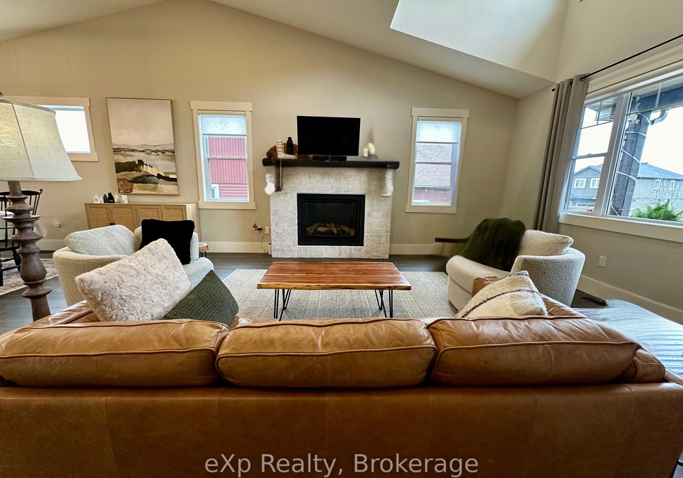 10-woodstream-drive-huntsville-ontario-x12250041