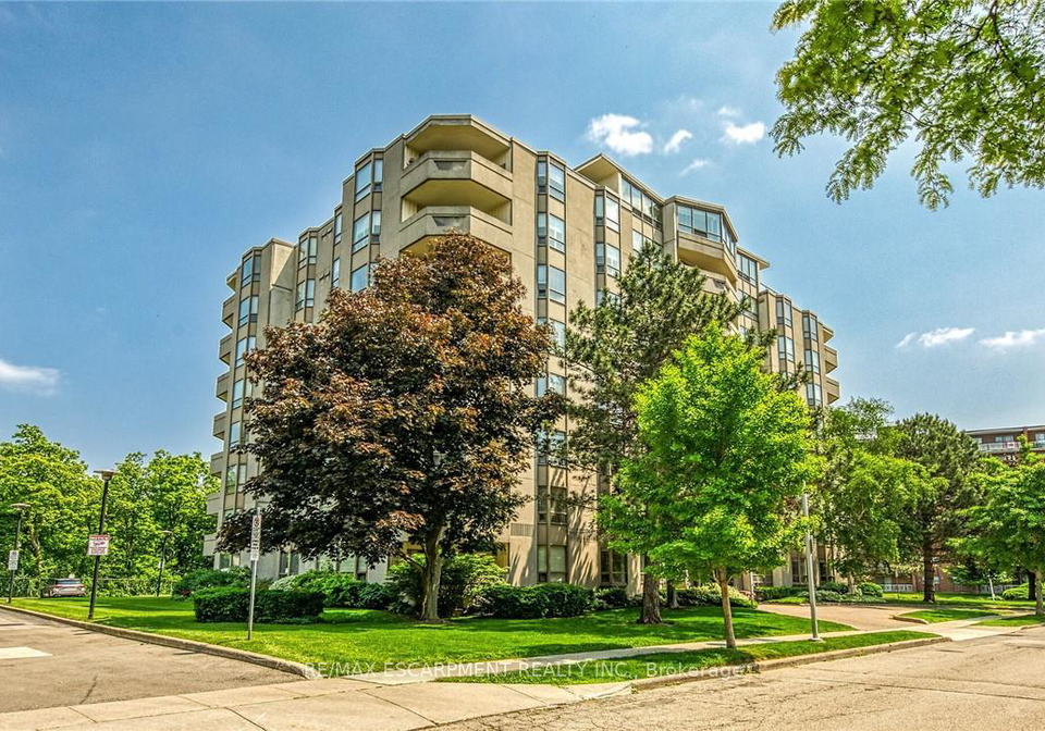 8-village-green-hamilton-ontario-x12250374
