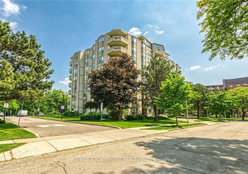 8-village-green-hamilton-ontario-x12250374