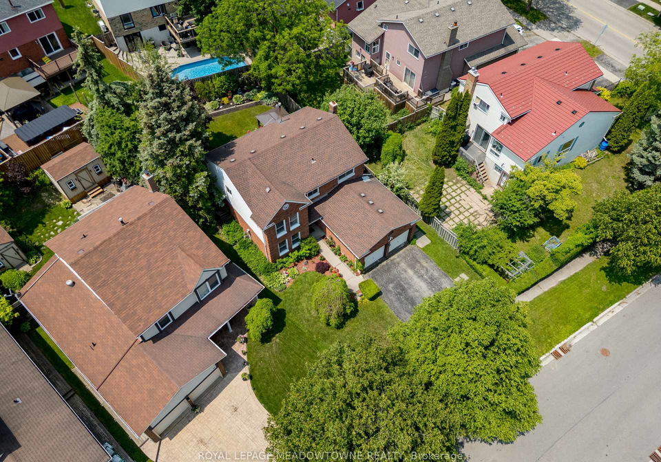 7-deerwood-crescent-kitchener-ontario-x12251583