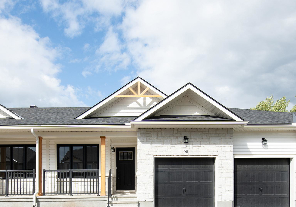 98-whitcomb-crescent-smiths-falls-ontario-x12251677
