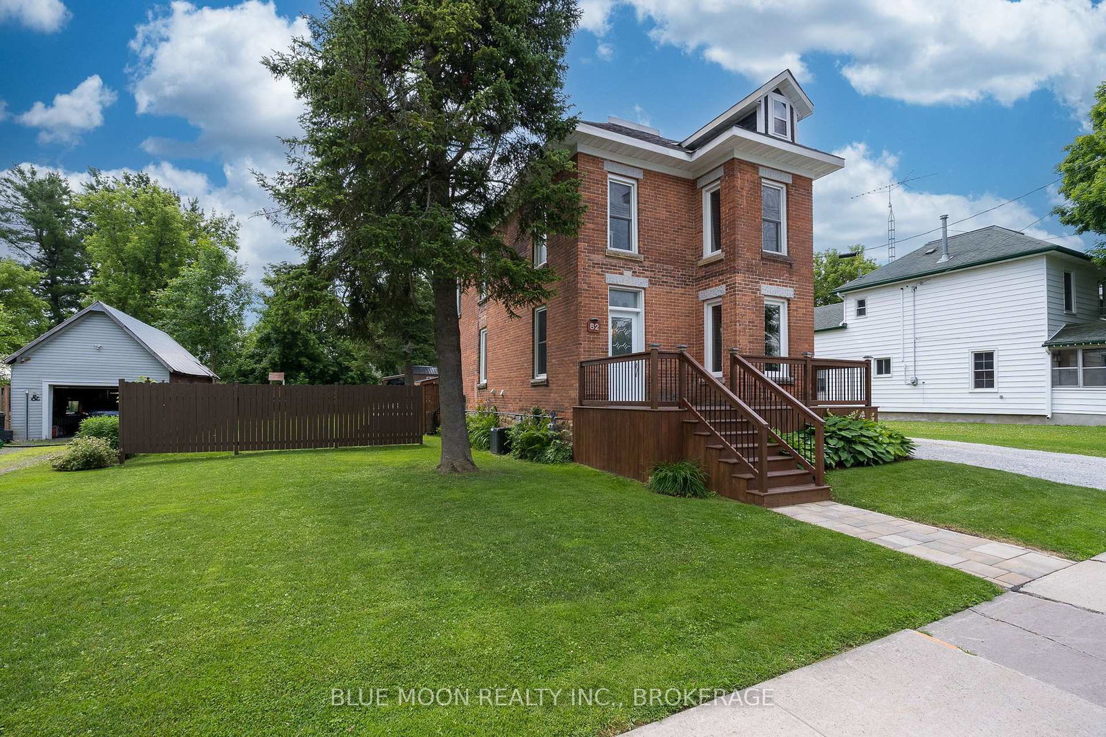 82-harvey-street-perth-ontario-x12253196