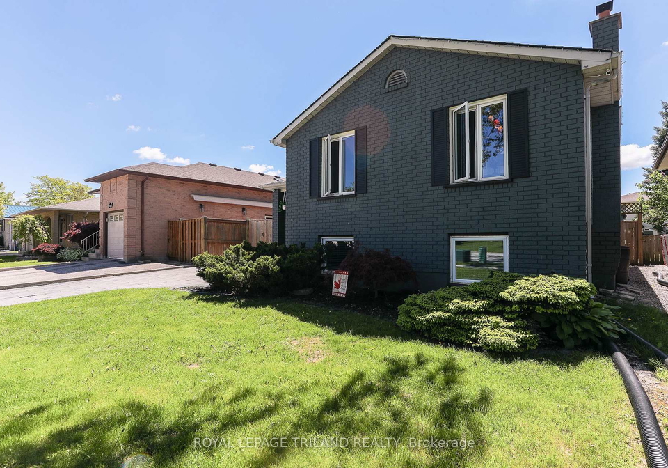 16-blanchard-crescent-w-london-north-ontario-x12253254