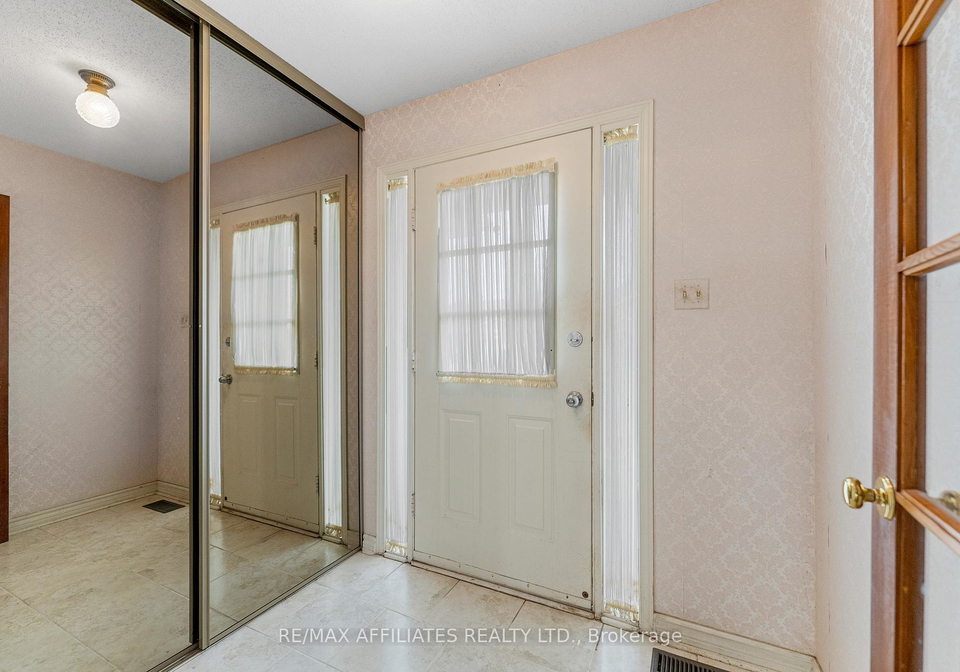 1695-caminiti-crescent-ottawa-ontario-x12254659