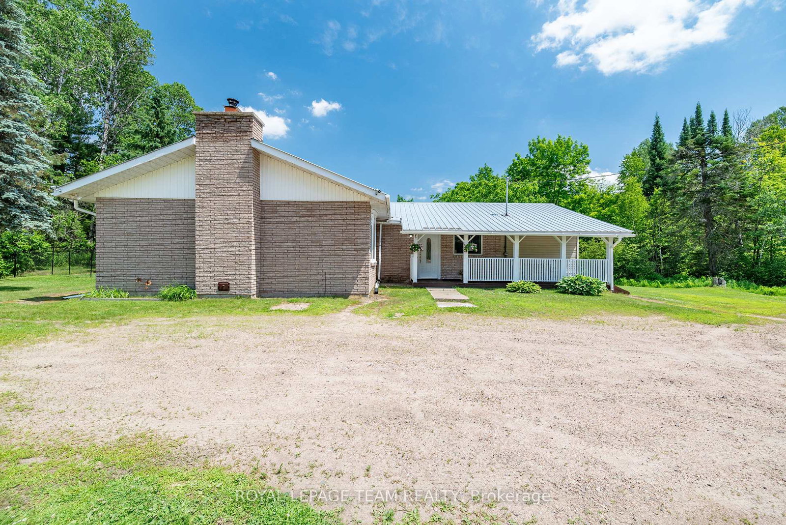 31584-17-highway-laurentian-hills-ontario-x12255319