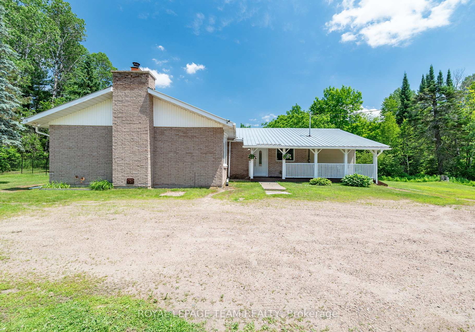 31584-17-highway-laurentian-hills-ontario-x12255319