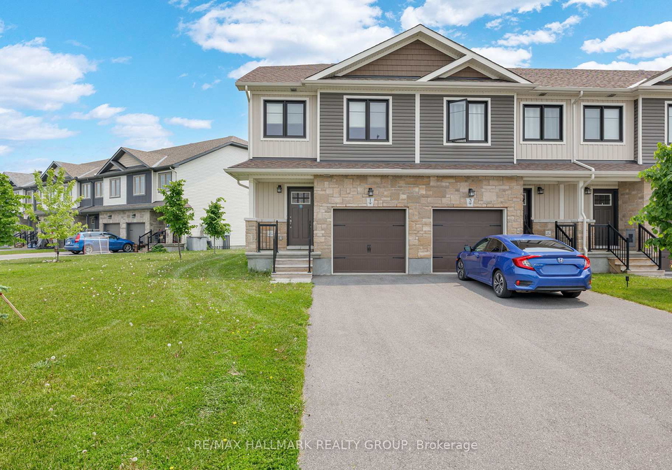 1-staples-boulevard-smiths-falls-ontario-x12255705