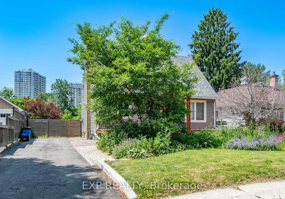 1552-caledon-street-ottawa-ontario-x12255834