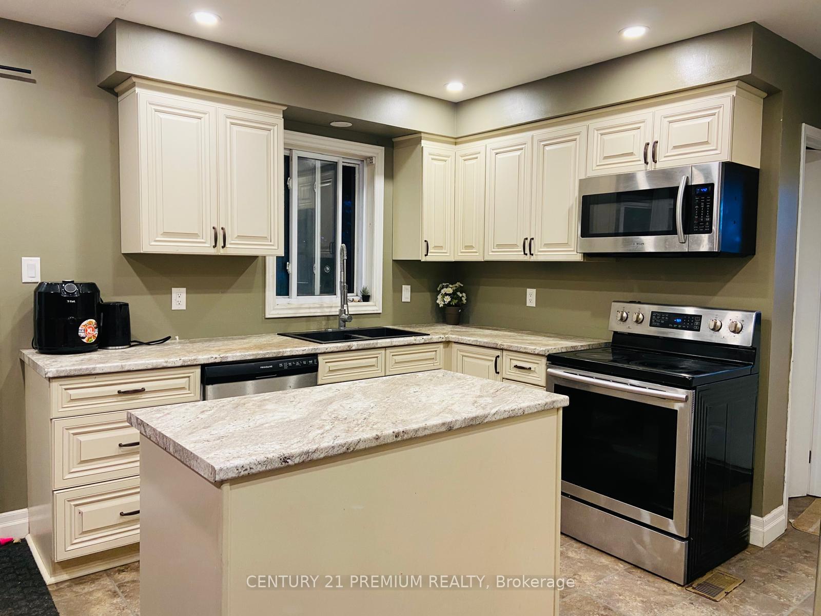 1805-aldersbrook-gate-london-north-ontario-x12255935