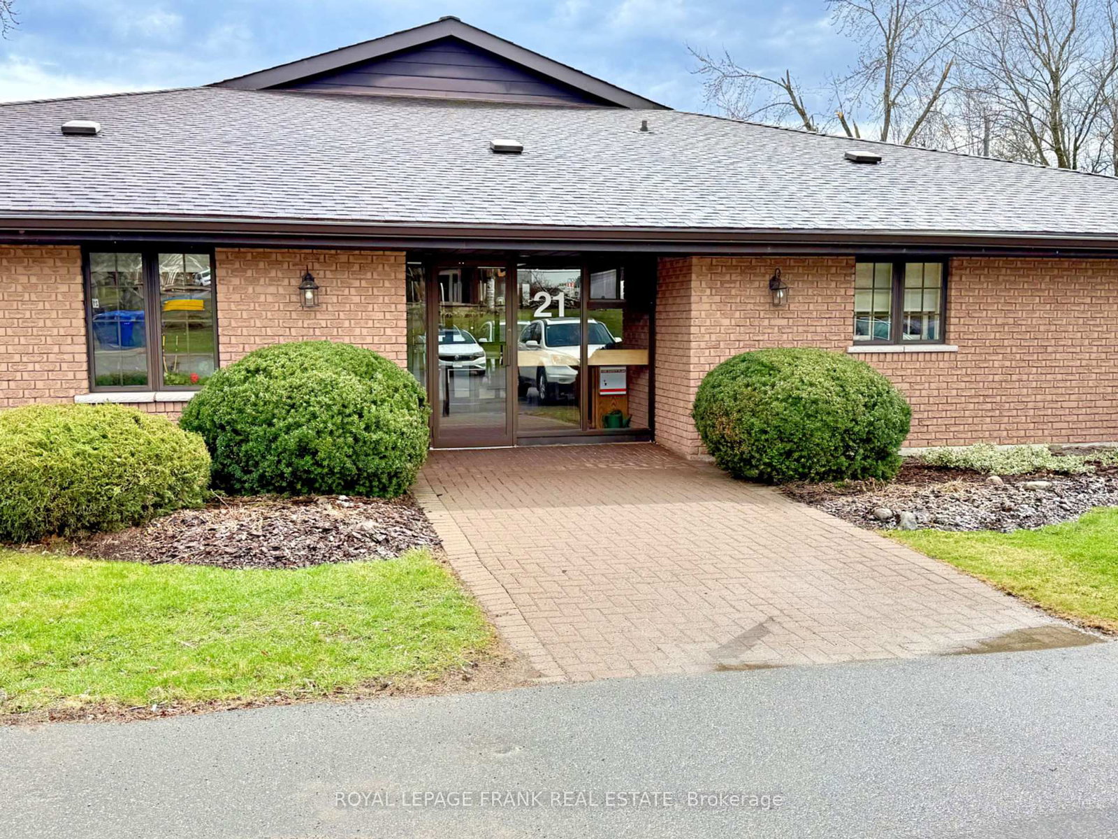 2paddock-wood-peterborough-east-ontario-x12256290