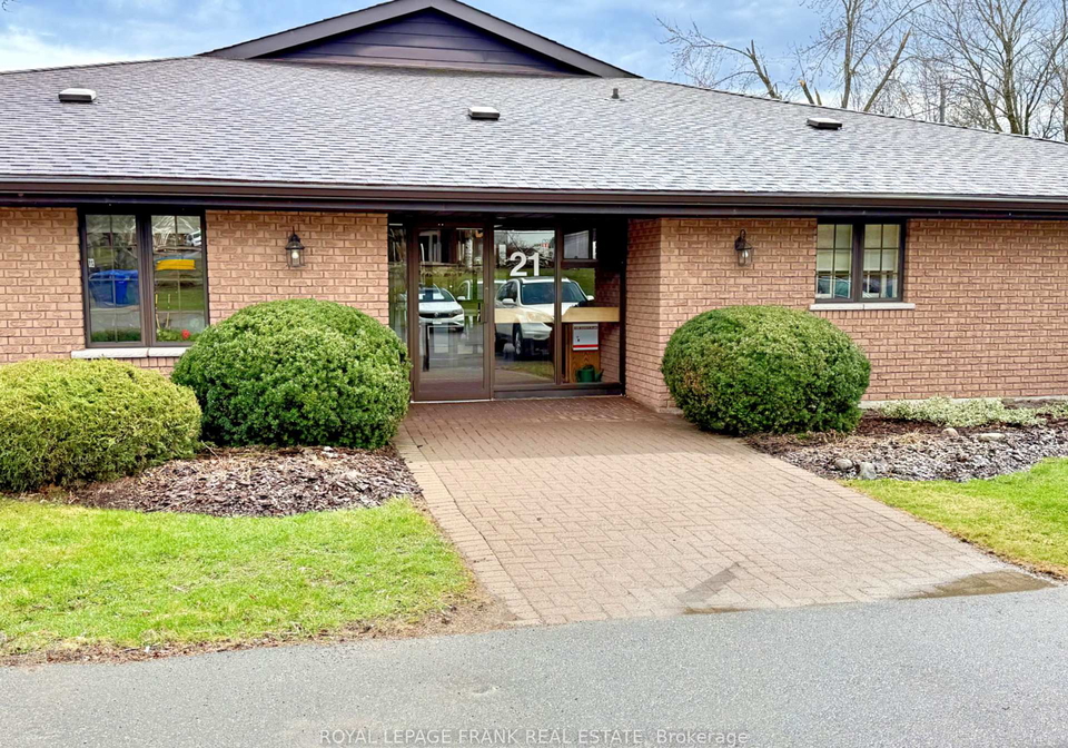 2paddock-wood-peterborough-east-ontario-x12256290