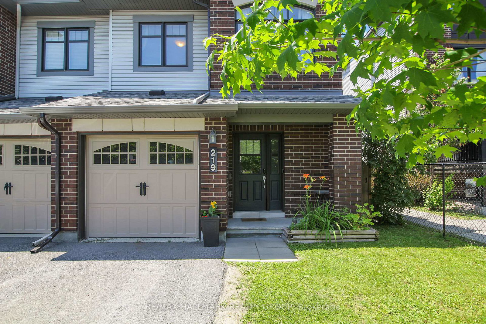 219-mancini-way-ottawa-ontario-x12256542
