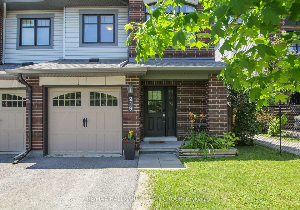 219-mancini-way-ottawa-ontario-x12256542