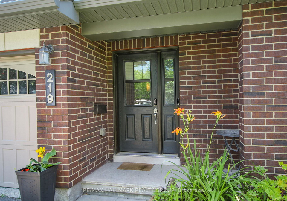 219-mancini-way-ottawa-ontario-x12256542