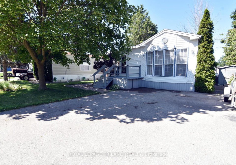 9385-ipperwash-road-lambton-shores-ontario-x12256942