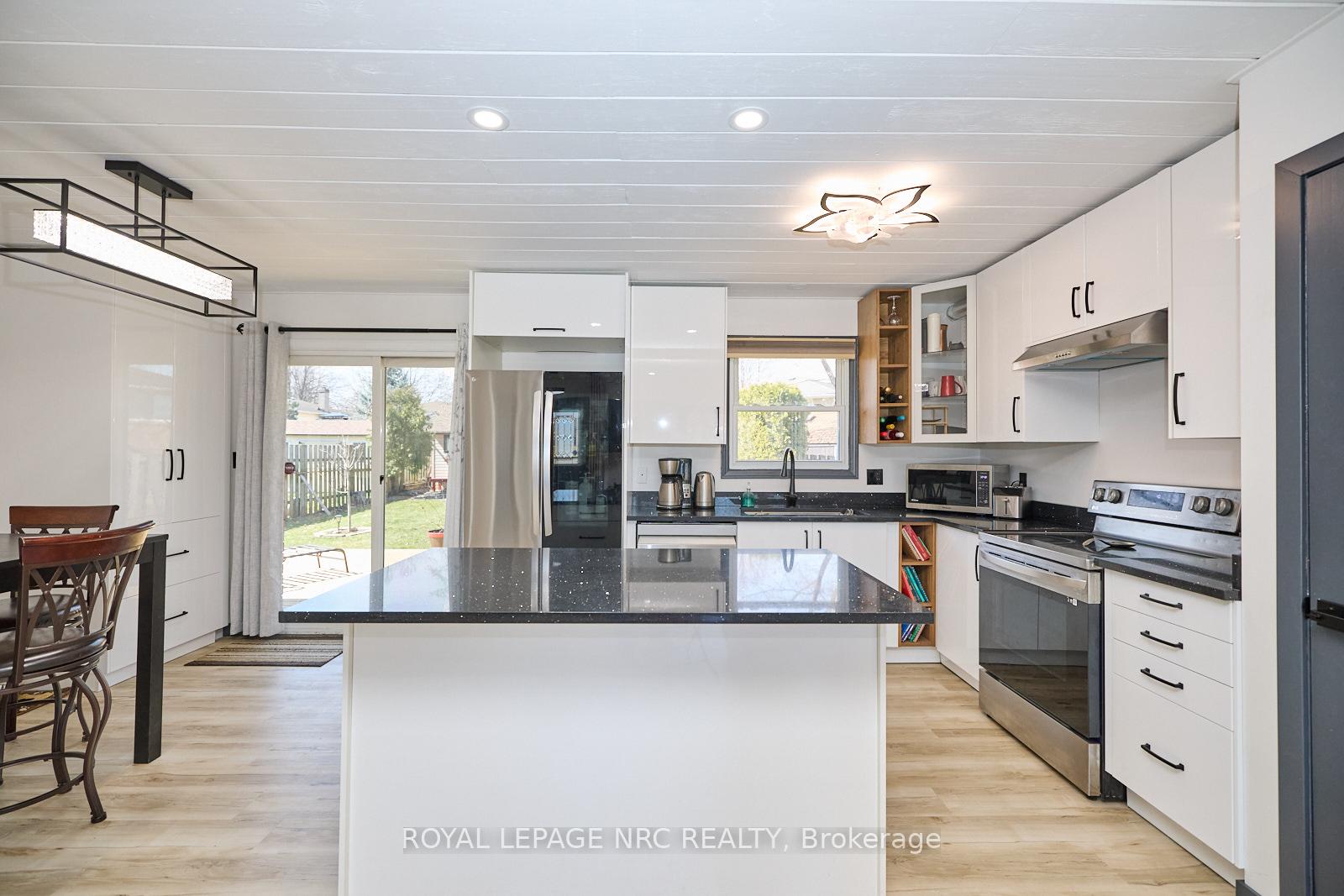 6484-armstrong-drive-niagara-falls-ontario-x12257829