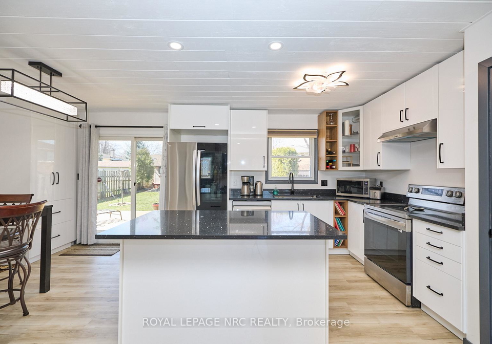6484-armstrong-drive-niagara-falls-ontario-x12257829