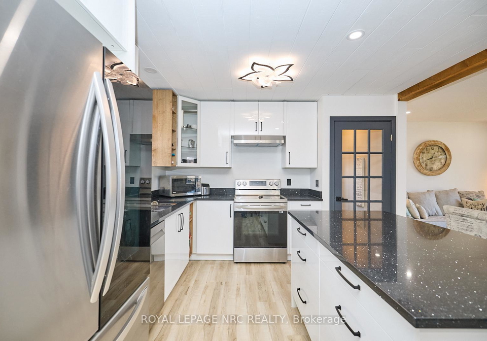 6484-armstrong-drive-niagara-falls-ontario-x12257829