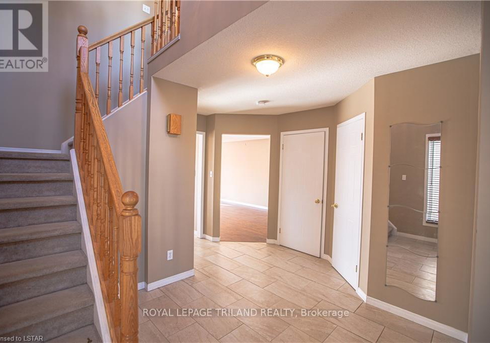 905-redoak-avenue-london-north-ontario-x12258053