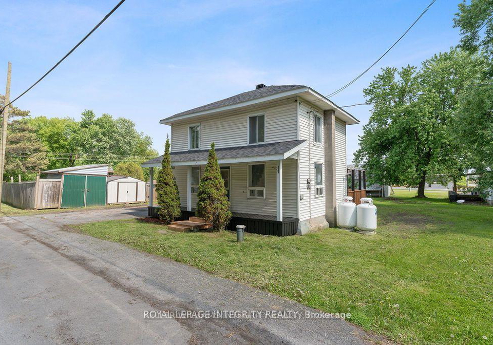 16346-centennial-drive-north-stormont-ontario-x12258295