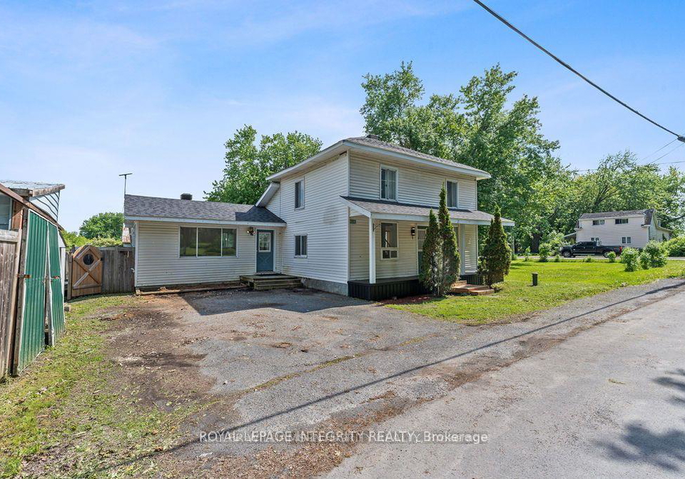 16346-centennial-drive-north-stormont-ontario-x12258295