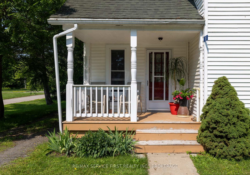 18-garden-street-lansdowne-village-ontario-x12259082