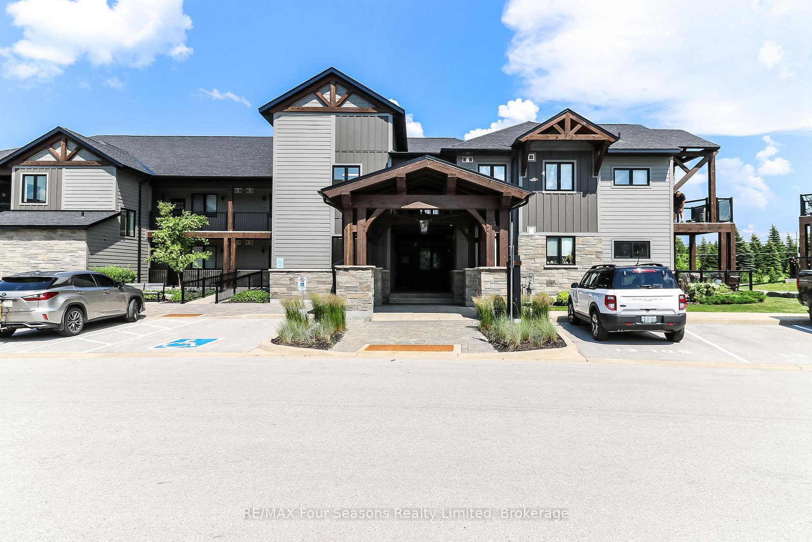 13-beausoleil-lane-blue-mountains-ontario-x12259299