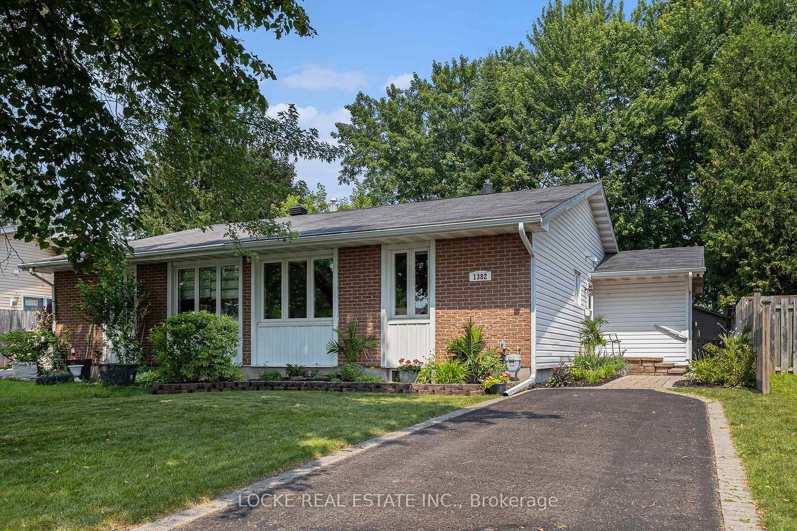 1382-leigh-crescent-ottawa-ontario-x12260329