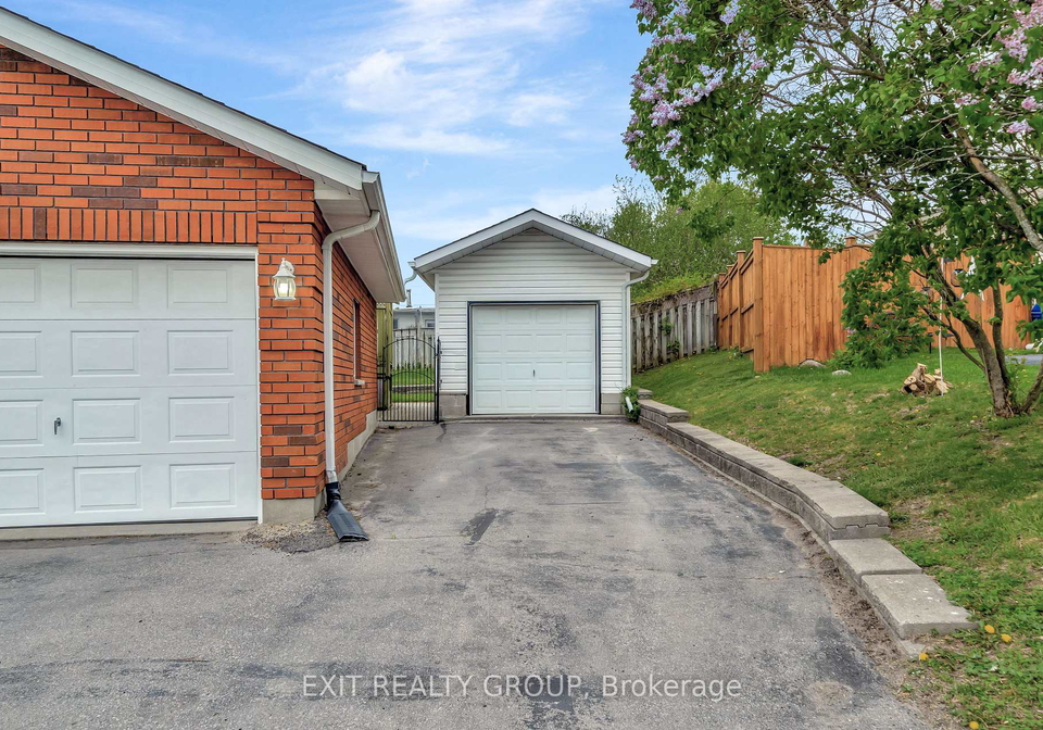 44-bleeker-avenue-quinte-west-ontario-x12260591