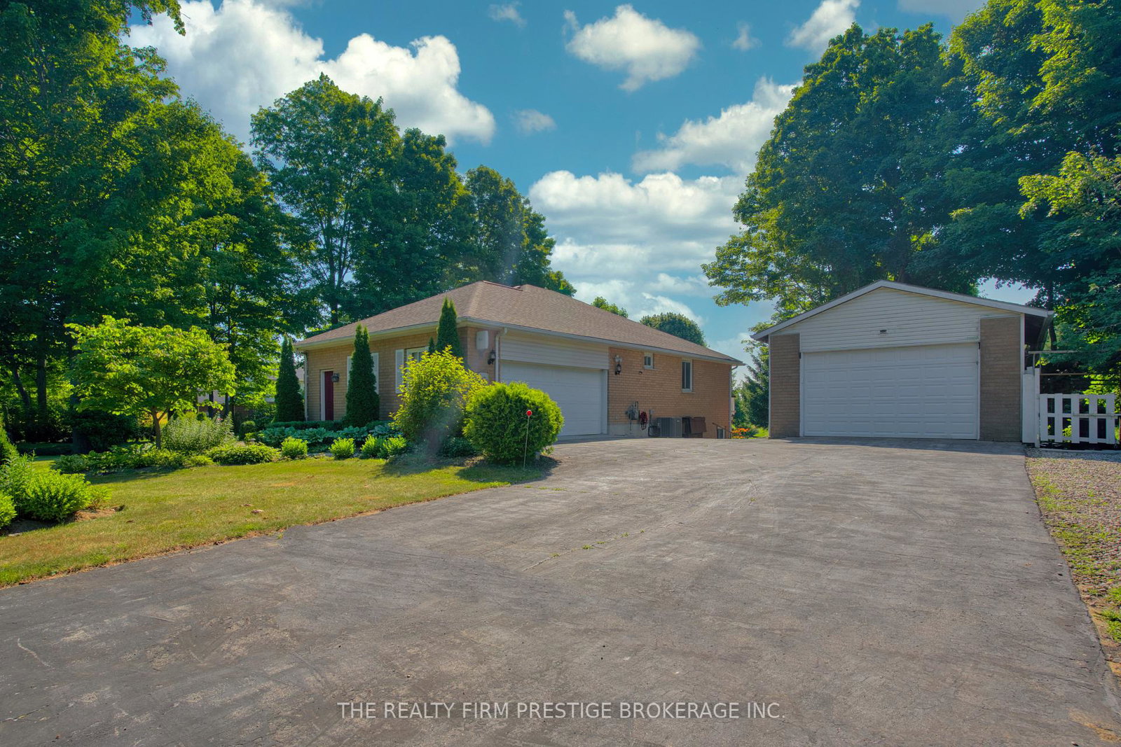 25189-gray-line-west-elgin-ontario-x12260757