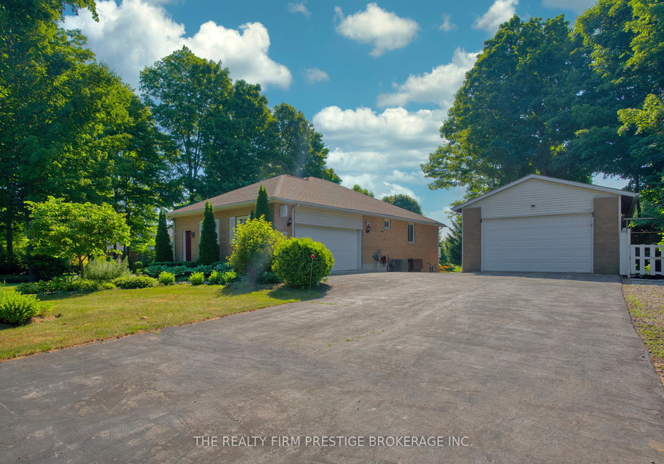 25189-gray-line-west-elgin-ontario-x12260757