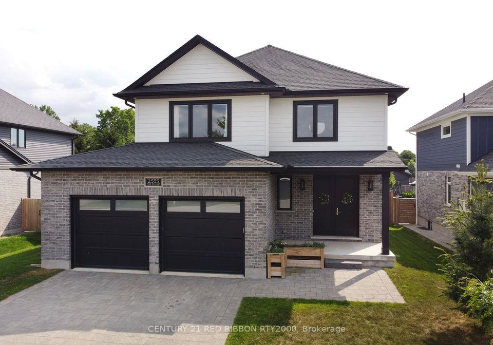 2555-terry-fox-court-strathroy-caradoc-ontario-x12261665
