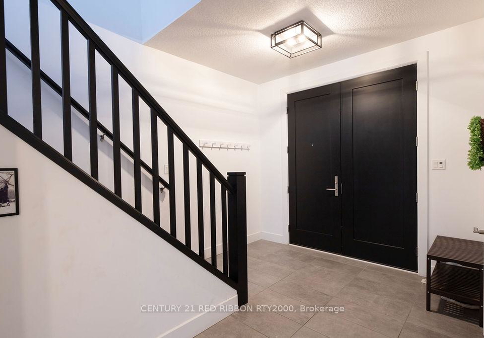 2555-terry-fox-court-strathroy-caradoc-ontario-x12261665