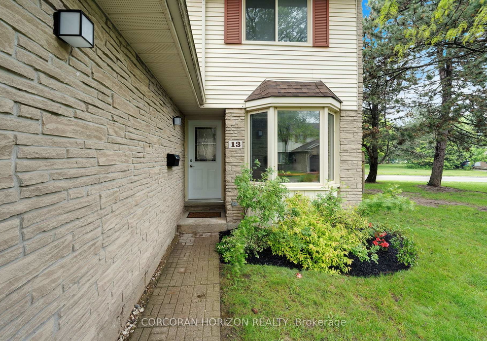 476-kingscourt-drive-waterloo-ontario-x12263743