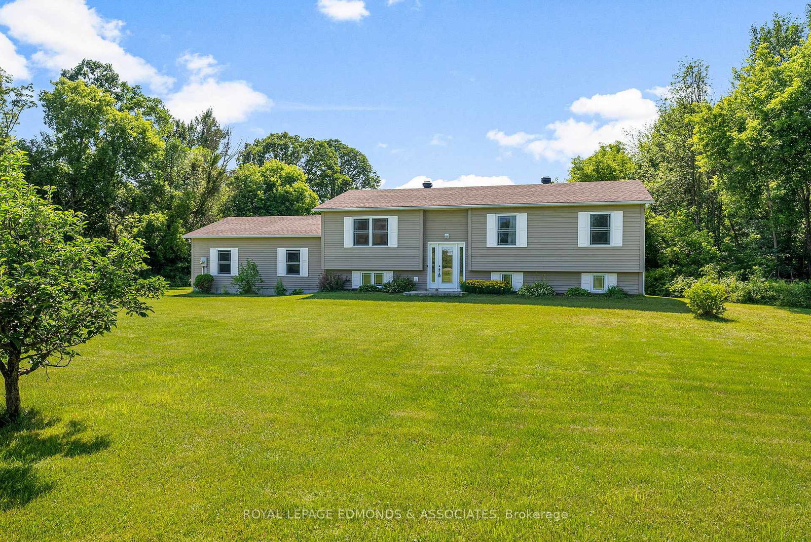 2040-lookout-road-whitewater-region-ontario-x12265691