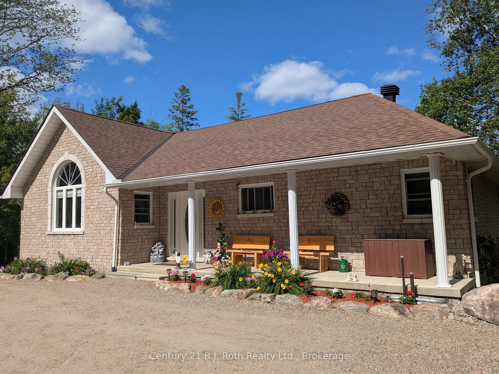 77-holden-road-magnetawan-ontario-x12266253